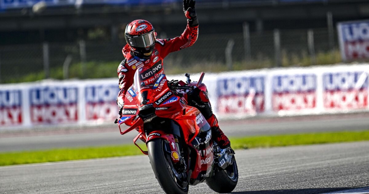 مارك ماركيز يكتسح أراغون ويشعل سباق MotoGP: فوز ثالث توالياً يقلص الفارق مع مارتن إلى 19 نقطة