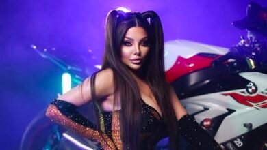 فوق درّاجة نارية… رولا يموت تشعل مواقع التواصل بإطلالتها