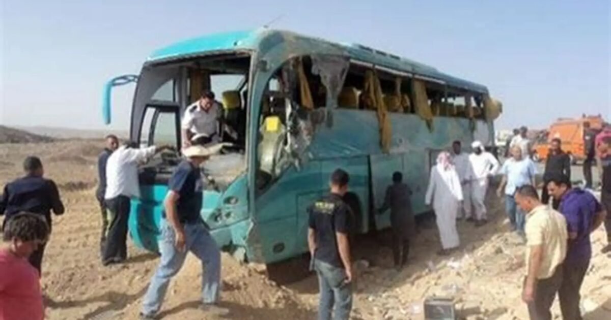 مأساة جنوب سيناء: حافلة على طريق دهب–نويبع تودي بحياة 21 شخصاً