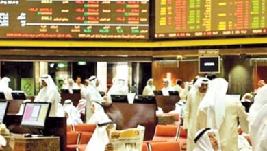 النفط يهبط 2.5% مع إشارات تحسّن تدفقات الشرق الأوسط.. بورصات الخليج متأثرة